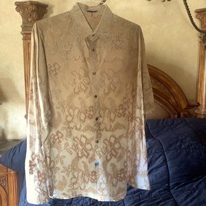 Elie Tahari mens dress casual shirt. This lightweight fabric perfect for summer